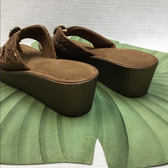Bronze Thongs with Bling. Italian Shoemakers - Picture 7 of 8